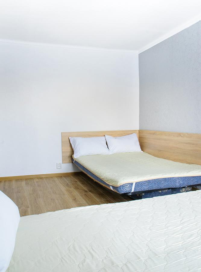 Scandinavian Poltava Apartments With 2 Rooms, 3 Beds 1 Sofa 외부 사진